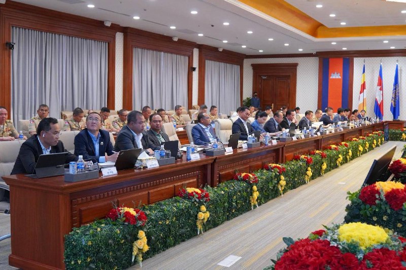 柬政府通报打诈战报：两周抓获419人，包含273名中国籍嫌疑人3月3日，据柬埔寨媒体报道，柬埔寨政府召开周例会议，副首相涅沙文与副首相兼内政大臣苏速卡共同主持会议