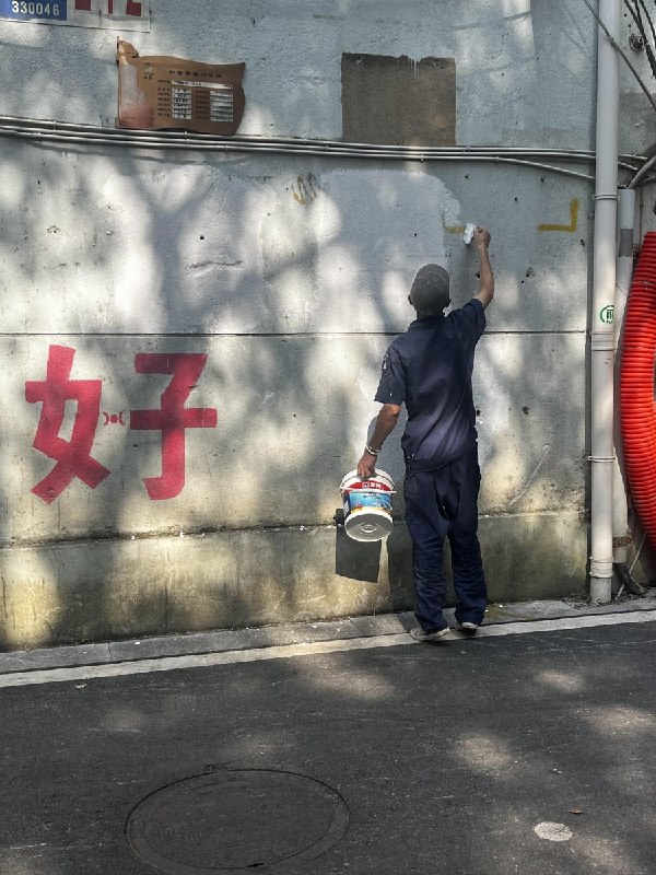 此前，南昌念青书店，一个叫“南昌好好”的打卡点走红，甚至还有外地游客特地来打卡拍照
