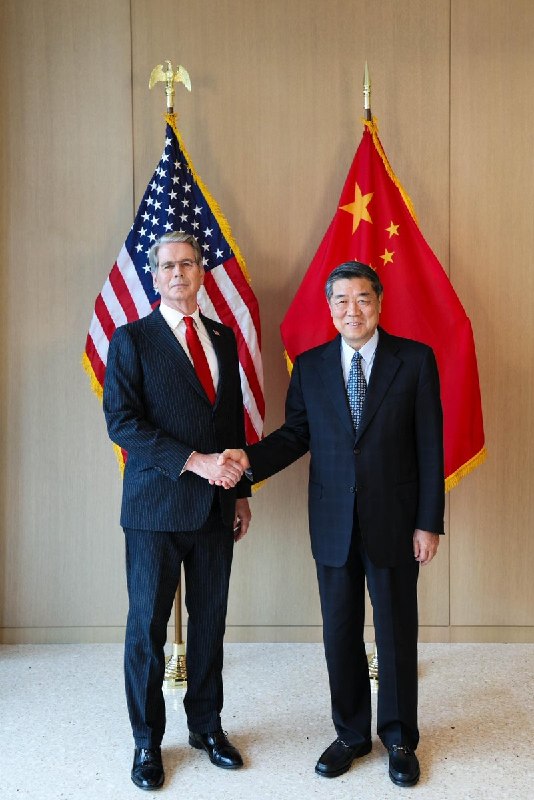 习特会前夕，中国对美稀土磁铁出口骤降21%9月21日，据彭博社报道，据中国海关9月20日公布的数据，中国8月对美稀土磁铁出口量较7月骤降21%至512吨