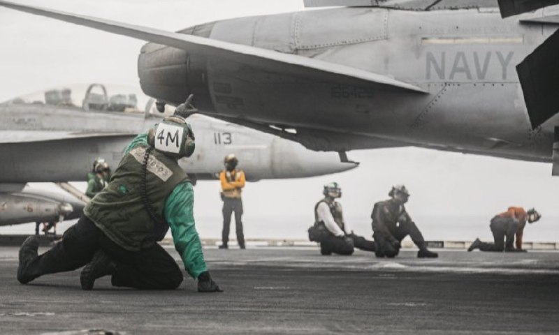 “打脸伊朗，美国司令部发布林肯号航母画面”3月26日，美国中央司令部发布了林肯号航母作业的画面