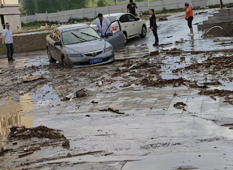 6月14日，黑龙江强降雨导致牡丹江大学内涝被淹，有校方人员称不得在社交媒体提及“学校被淹”