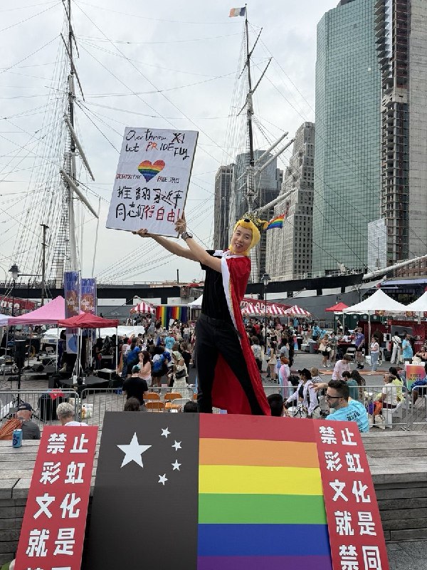 网友投稿6月27日，纽约彩虹游行现场查看原文网友投稿6月27日，纽约彩虹游行现场查看原文